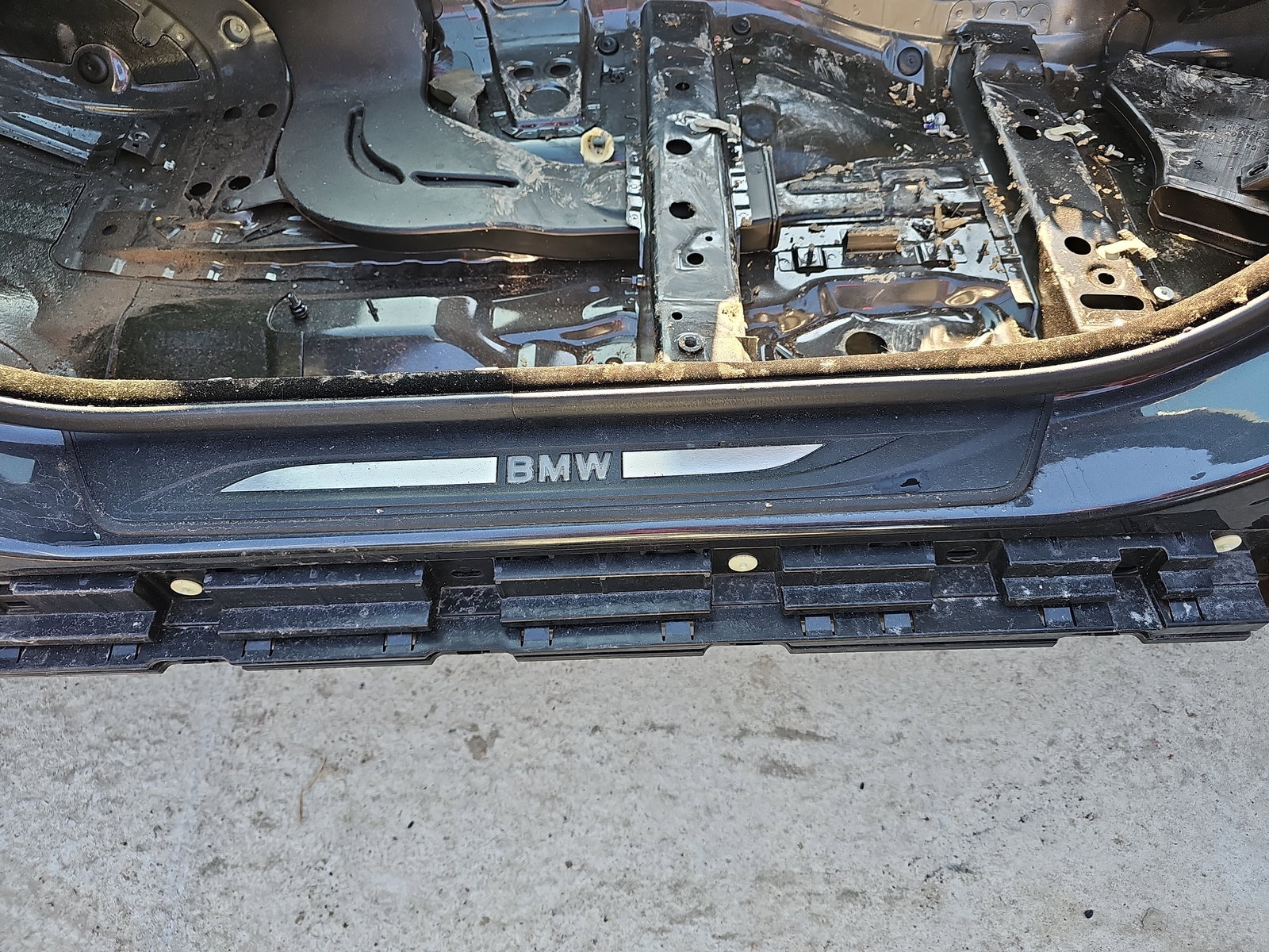 Ornament prag stanga fata Bmw 5 (F10) [Fabr 2011-2016] OEM - imagine 1