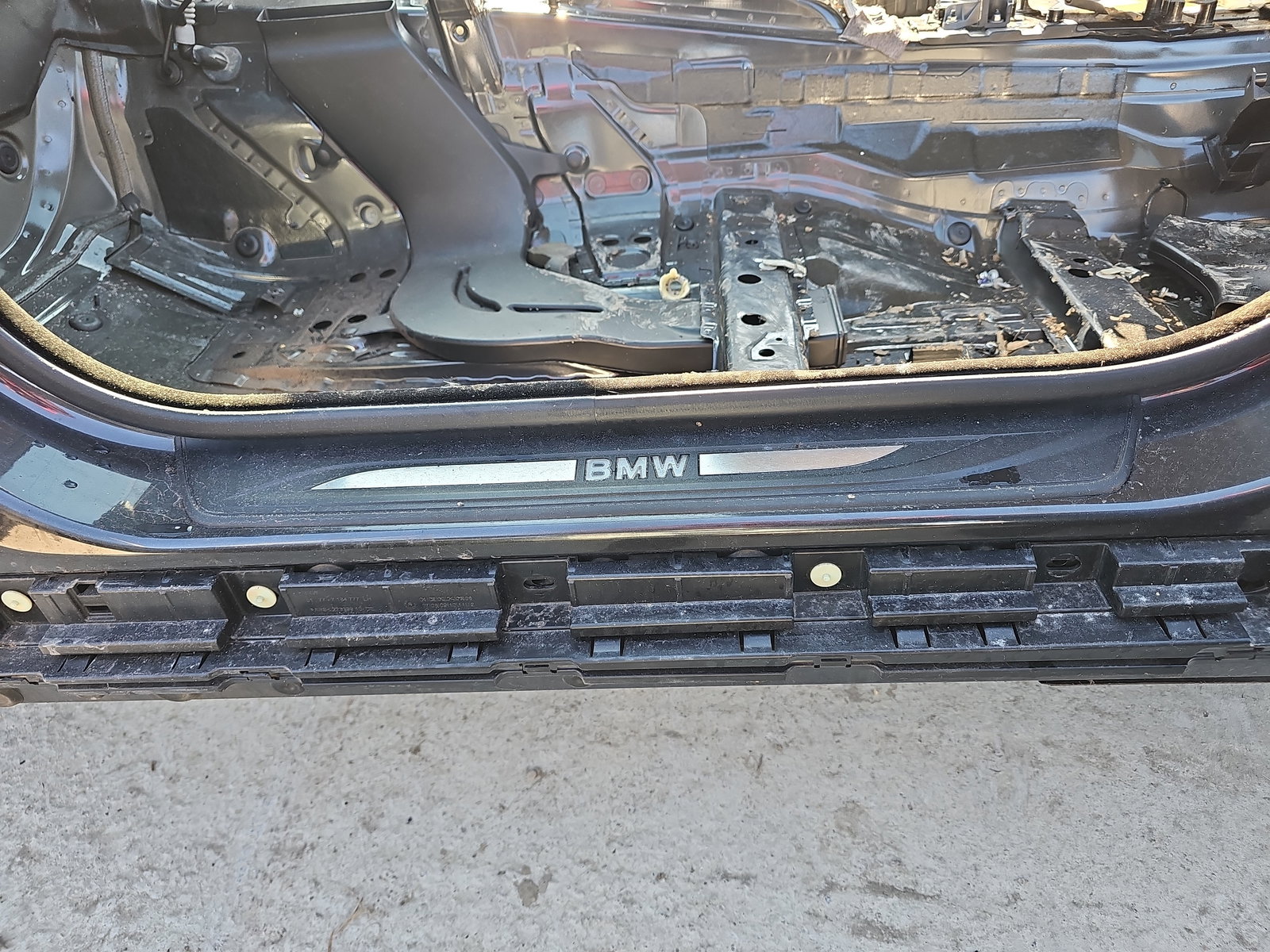 Ornament prag stanga fata Bmw 5 (F10) [Fabr 2011-2016] OEM - imagine 2