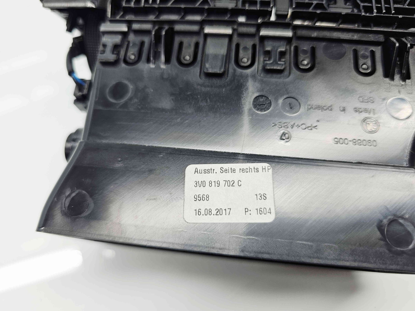 Grila aerisire dreapta Skoda Superb III (3V3) [Fabr 2015-prezent] 3V0819702C - imagine 4