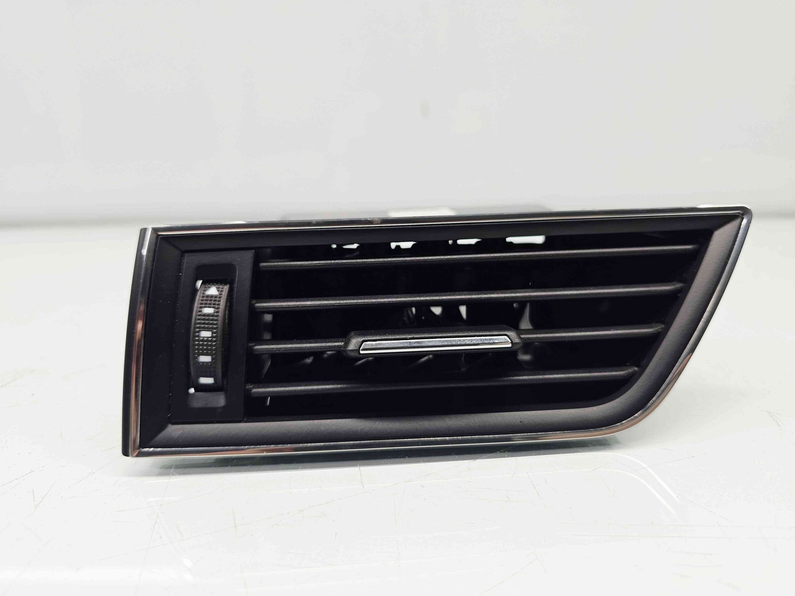 Grila aerisire stanga Skoda Superb III (3V3) [Fabr 2015-prezent] 3V0819701C - imagine 2