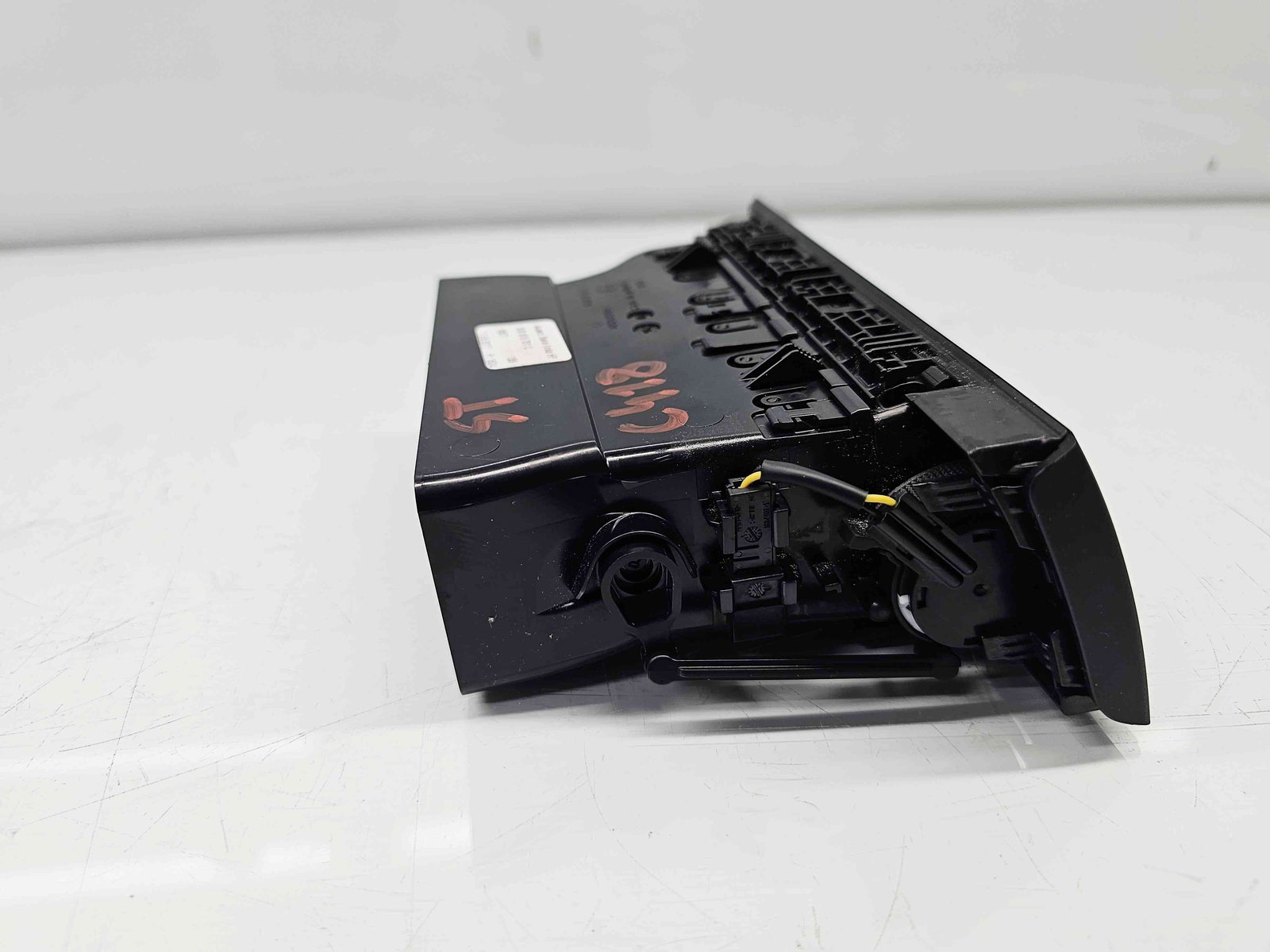 Grila aerisire stanga Skoda Superb III (3V3) [Fabr 2015-prezent] 3V0819701C - imagine 3