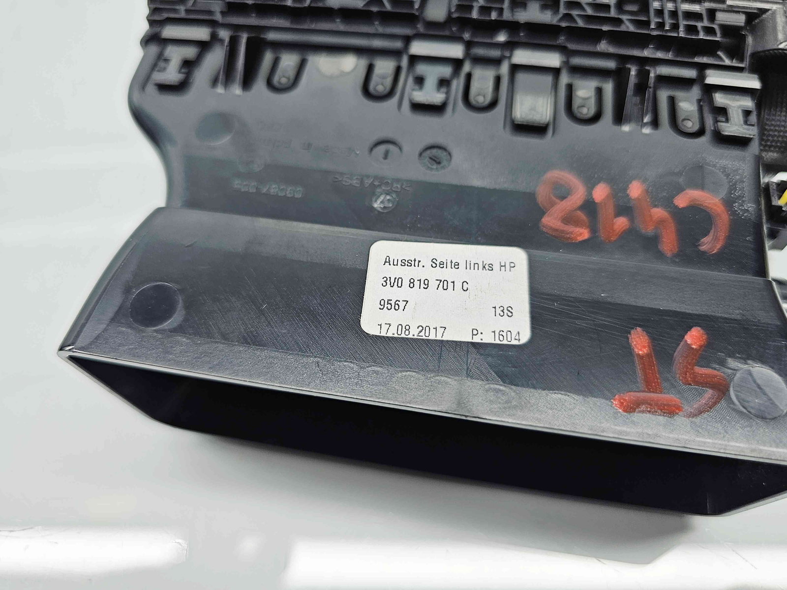 Grila aerisire stanga Skoda Superb III (3V3) [Fabr 2015-prezent] 3V0819701C - imagine 5