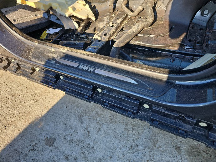 Ornament prag dreapta fata Bmw 5 (F10) [Fabr 2011-2016] OEM