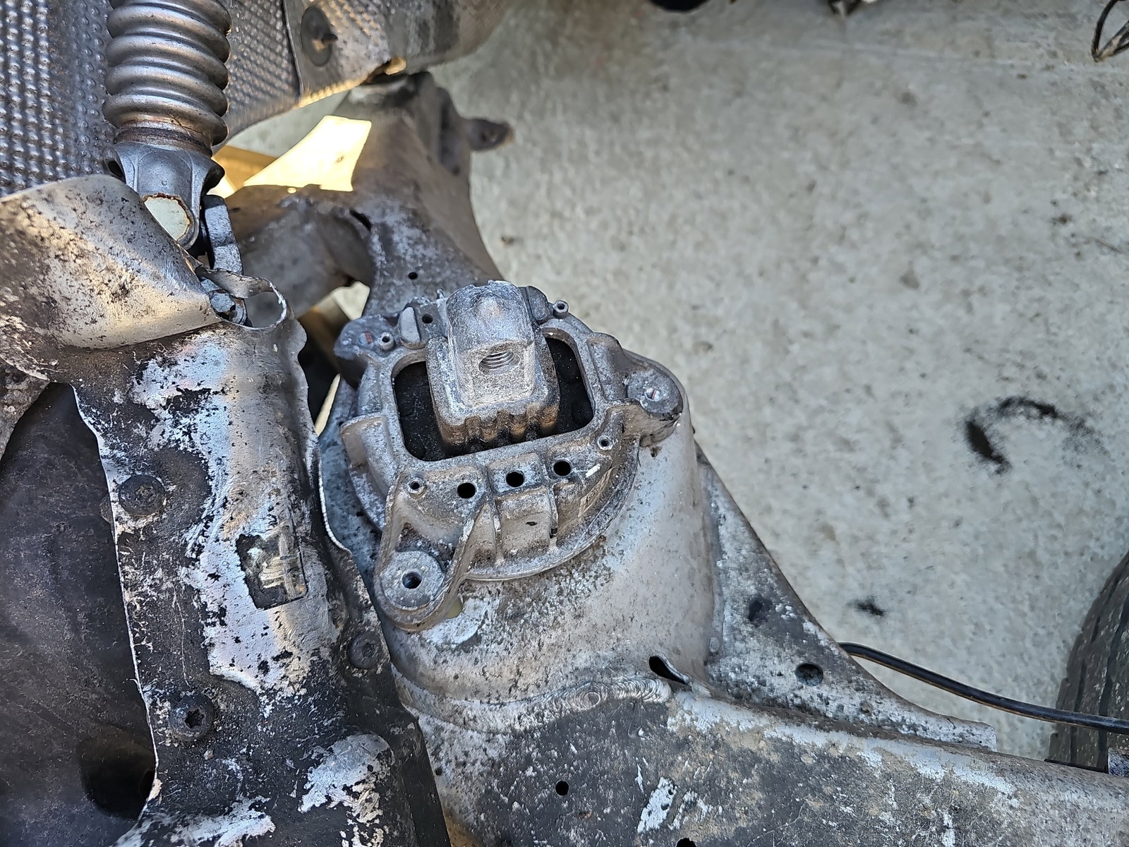 Tampon motor dreapta Bmw 5 (F10) [Fabr 2011-2016] 6780264 2.0 N47D20 135KW / 184CP - imagine 1