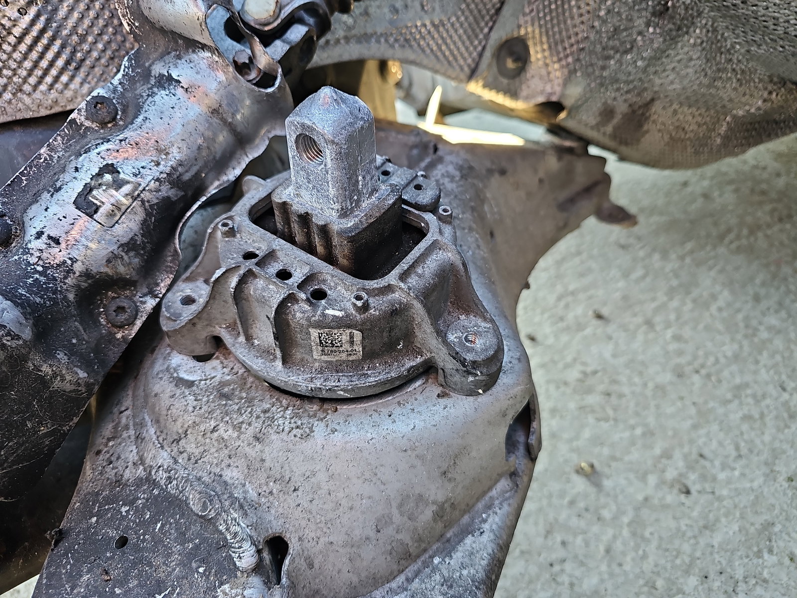 Tampon motor dreapta Bmw 5 (F10) [Fabr 2011-2016] 6780264 2.0 N47D20 135KW / 184CP - imagine 2