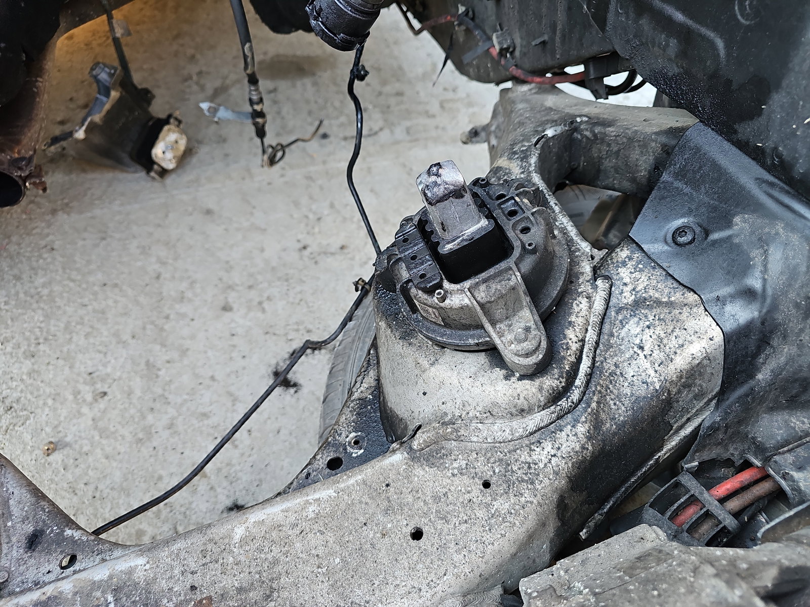 Tampon motor stanga Bmw 5 (F10) [Fabr 2011-2016] 6780263 2.0 N47D20 135KW / 184CP - imagine 2