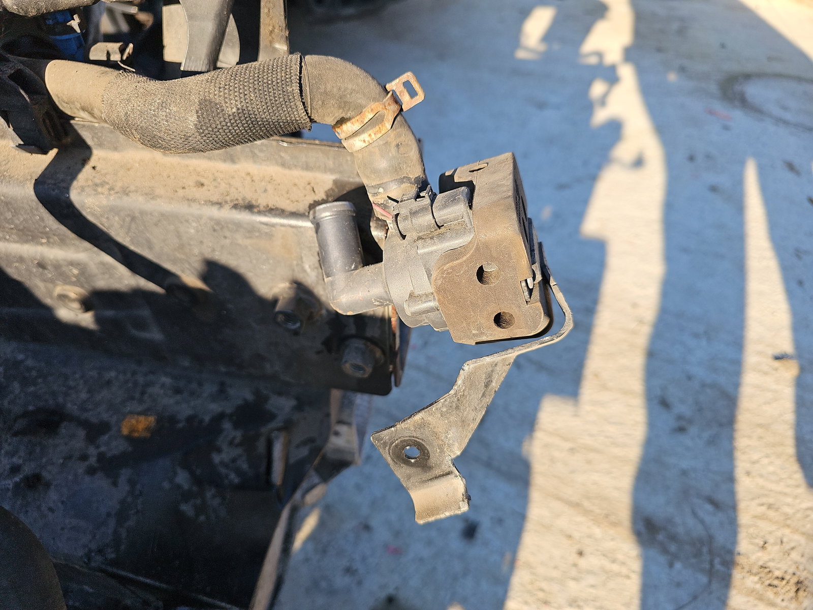 Pompa recirculare apa Bmw 5 (F10) [Fabr 2011-2016] 9239313 2.0 N47D20 135KW / 184CP - imagine 1