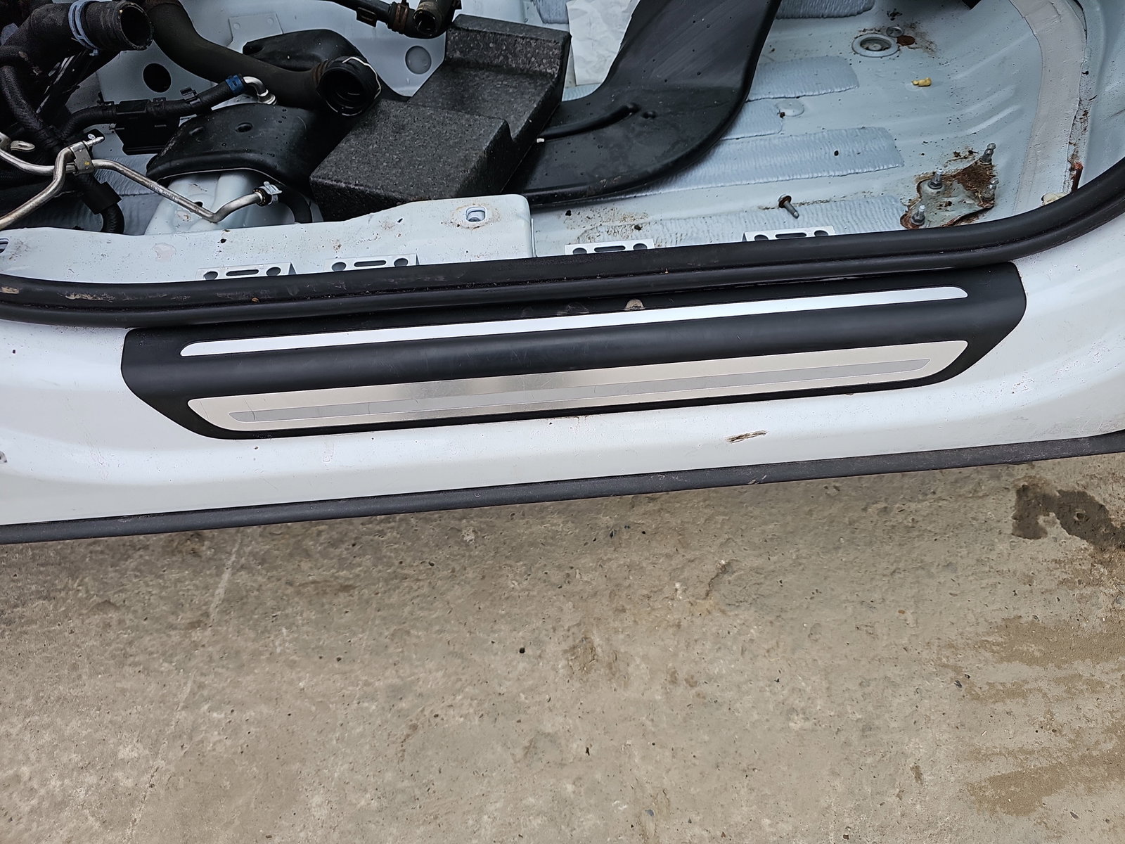 Ornament prag dreapta fata AUDI Q3 (8UB) [Fabr 2011-2018] OEM - imagine 1