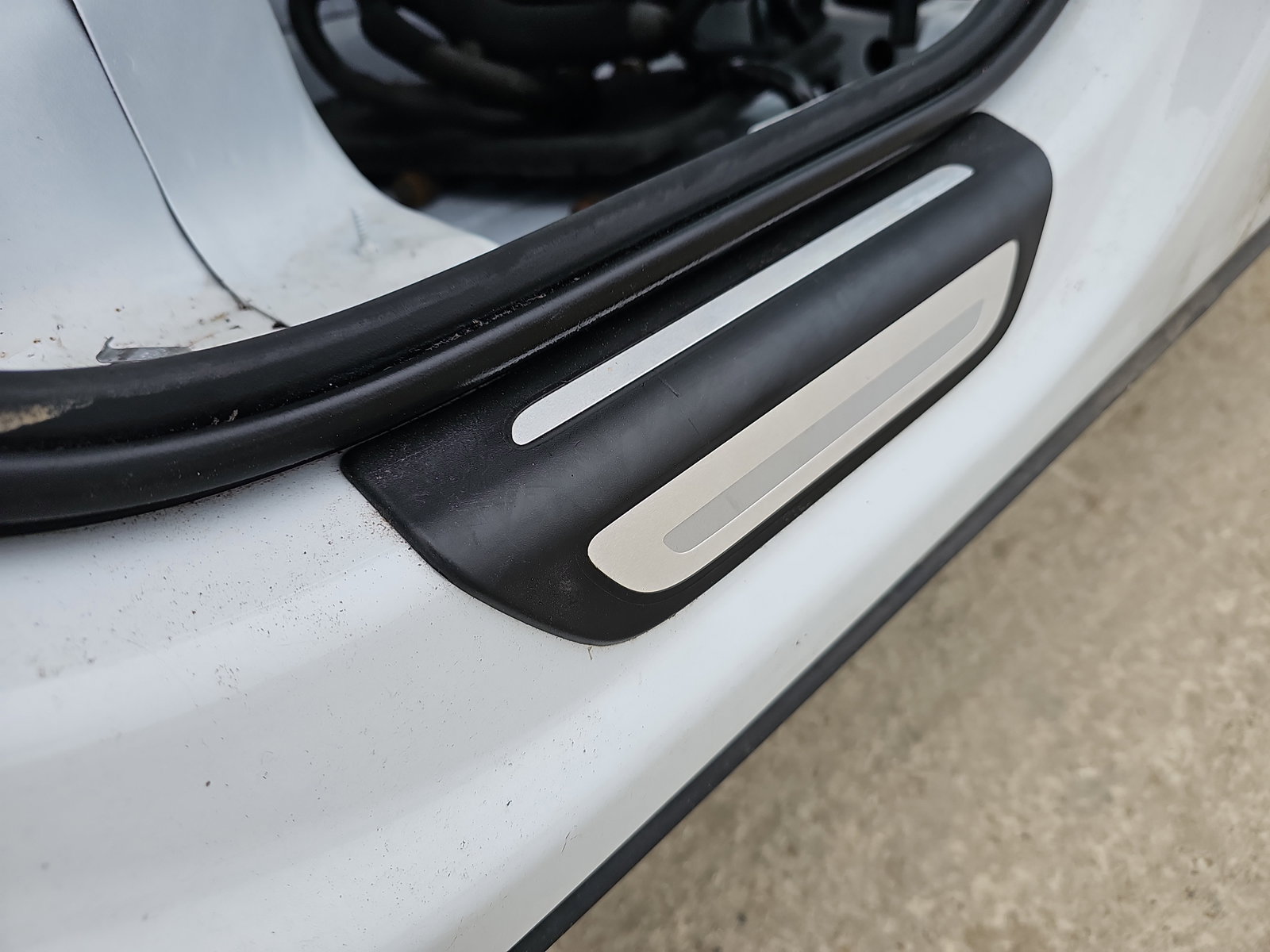 Ornament prag dreapta spate AUDI Q3 (8UB) [Fabr 2011-2018] OEM - imagine 2