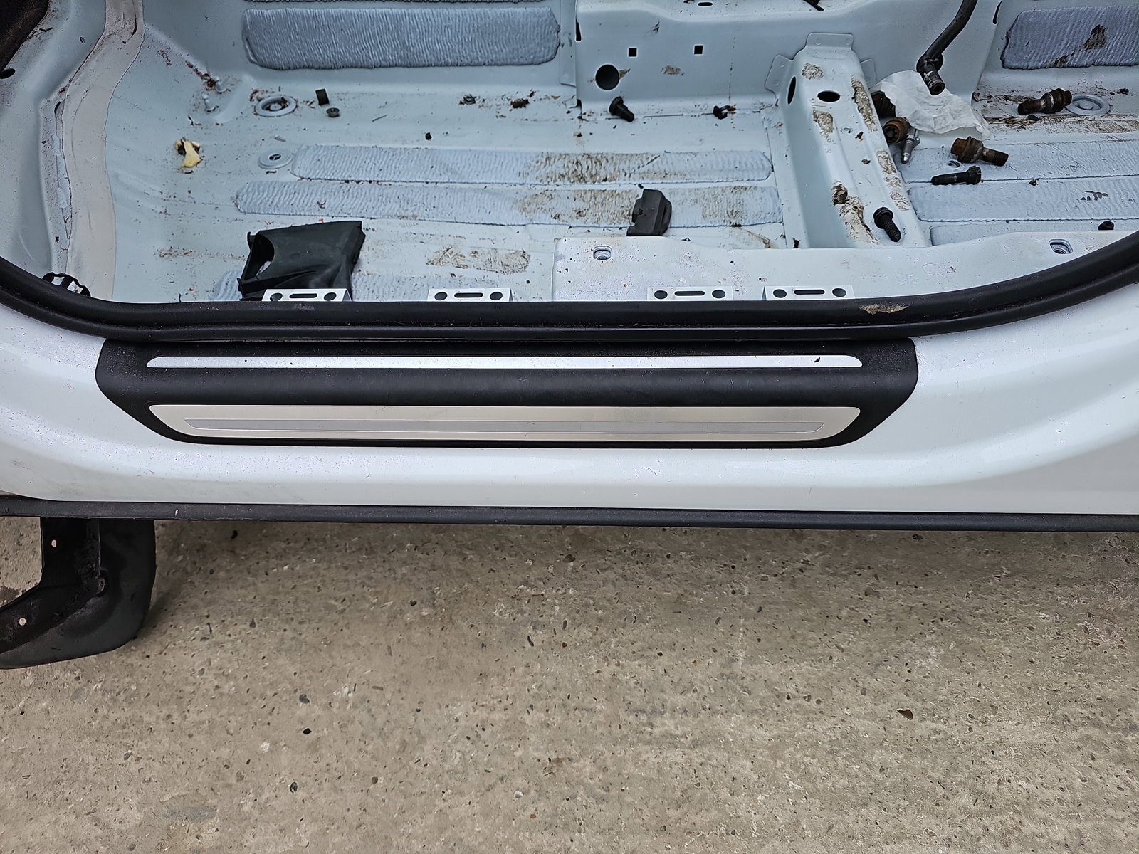 Ornament prag stanga fata AUDI Q3 (8UB) [Fabr 2011-2018] OEM - imagine 1