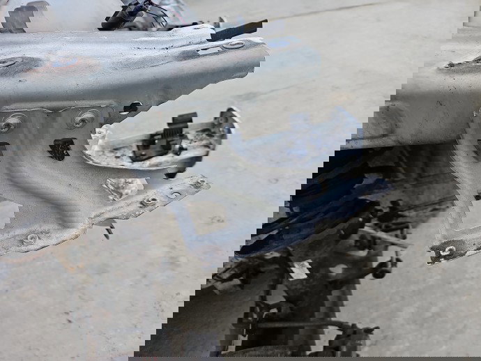 Suport aripa dreapta fata AUDI Q3 (8UB) [Fabr 2011-2018] 8U0821136