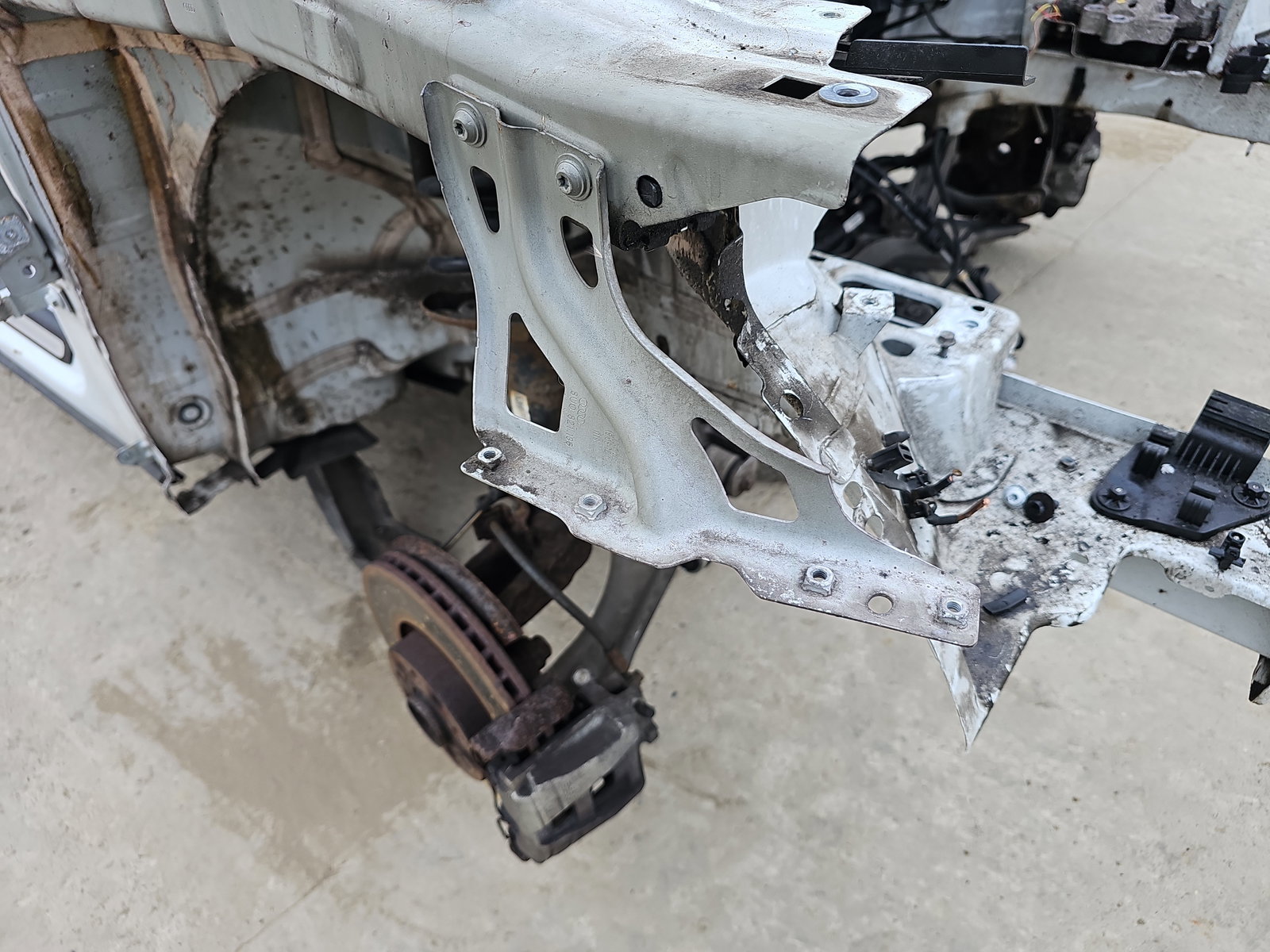 Suport aripa dreapta fata AUDI Q3 (8UB) [Fabr 2011-2018] 8U0821136 - imagine 2