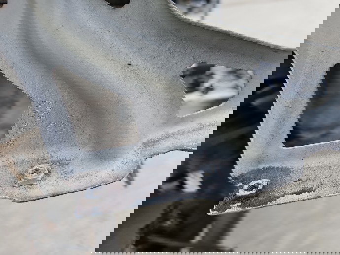 Suport aripa dreapta fata AUDI Q3 (8UB) [Fabr 2011-2018] 8U0821136