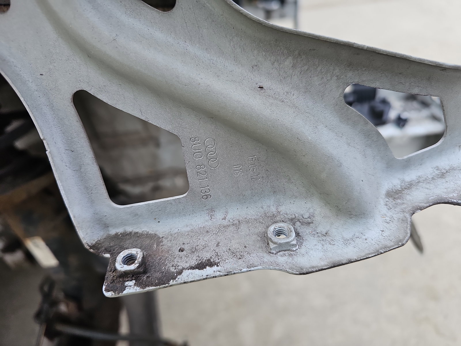 Suport aripa dreapta fata AUDI Q3 (8UB) [Fabr 2011-2018] 8U0821136 - imagine 3