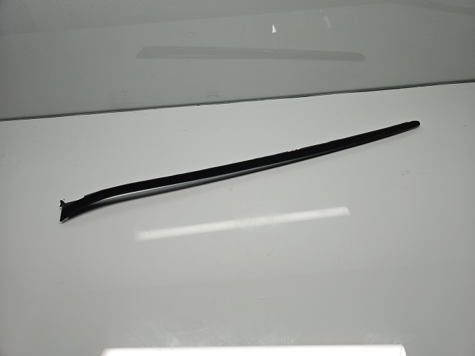 Ornament parbriz dreapta AUDI Q3 (8UB) [Fabr 2011-2018] 8U0854328