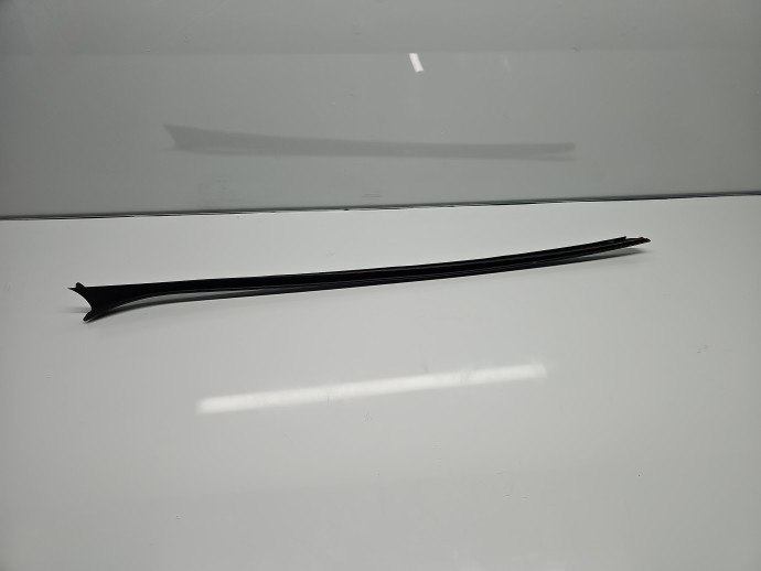 Ornament parbriz stanga AUDI Q3 (8UB) [Fabr 2011-2018] 8U0854327