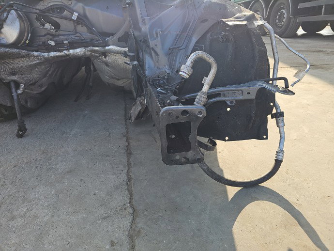 Lonjeron stanga AUDI A4 (8W2, B9) [Fabr 2015-2023] OEM