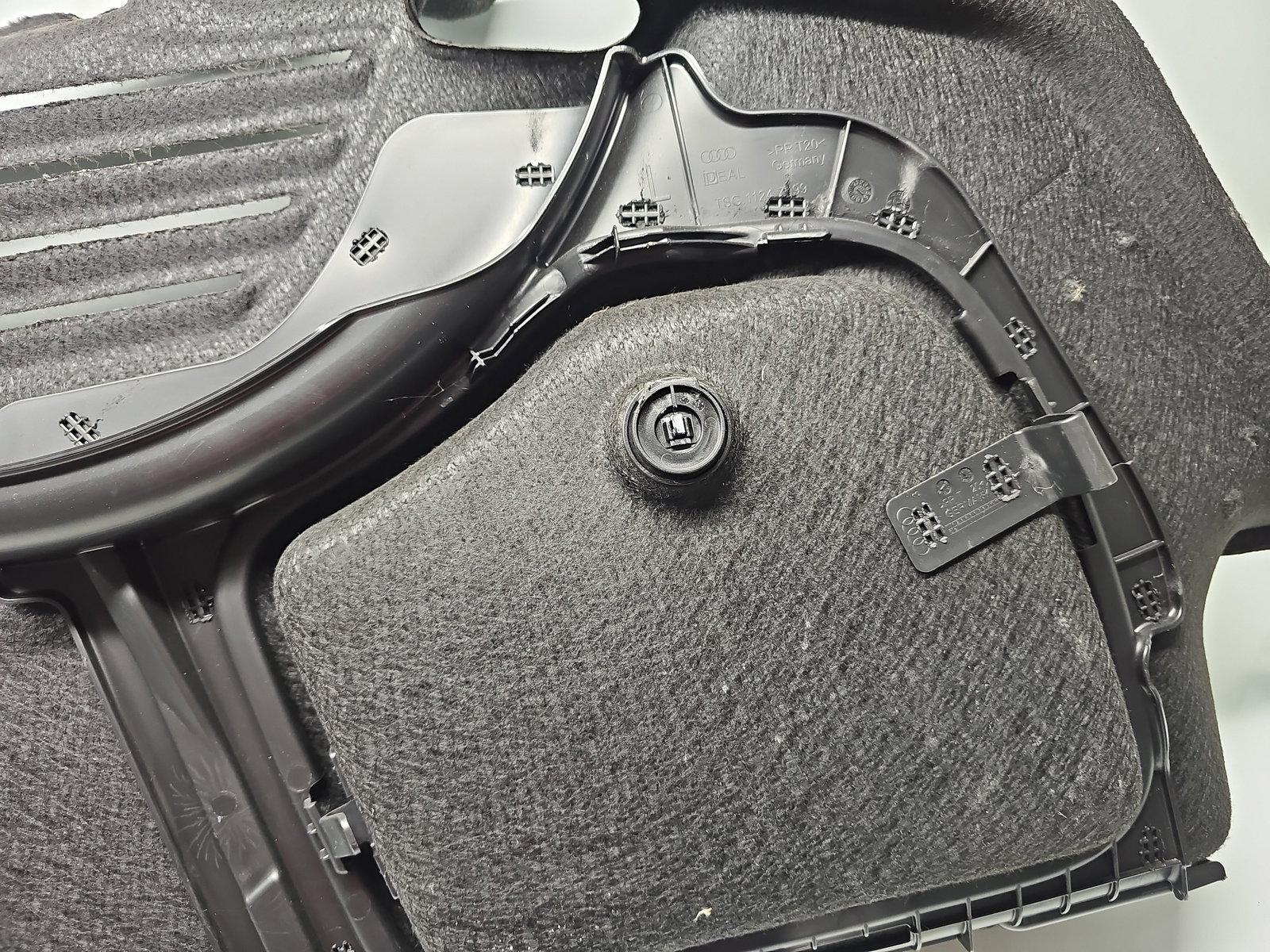 Ornament portbagaj AUDI A4 (8W2, B9) [Fabr 2015-2023] 8W5863879C - imagine 4