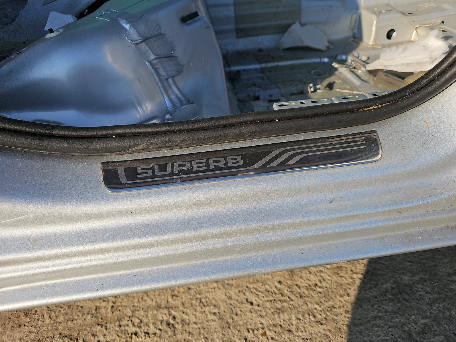 Ornament prag dreapta spate Skoda Superb III (3V3) [Fabr 2015-prezent] OEM - imagine 1