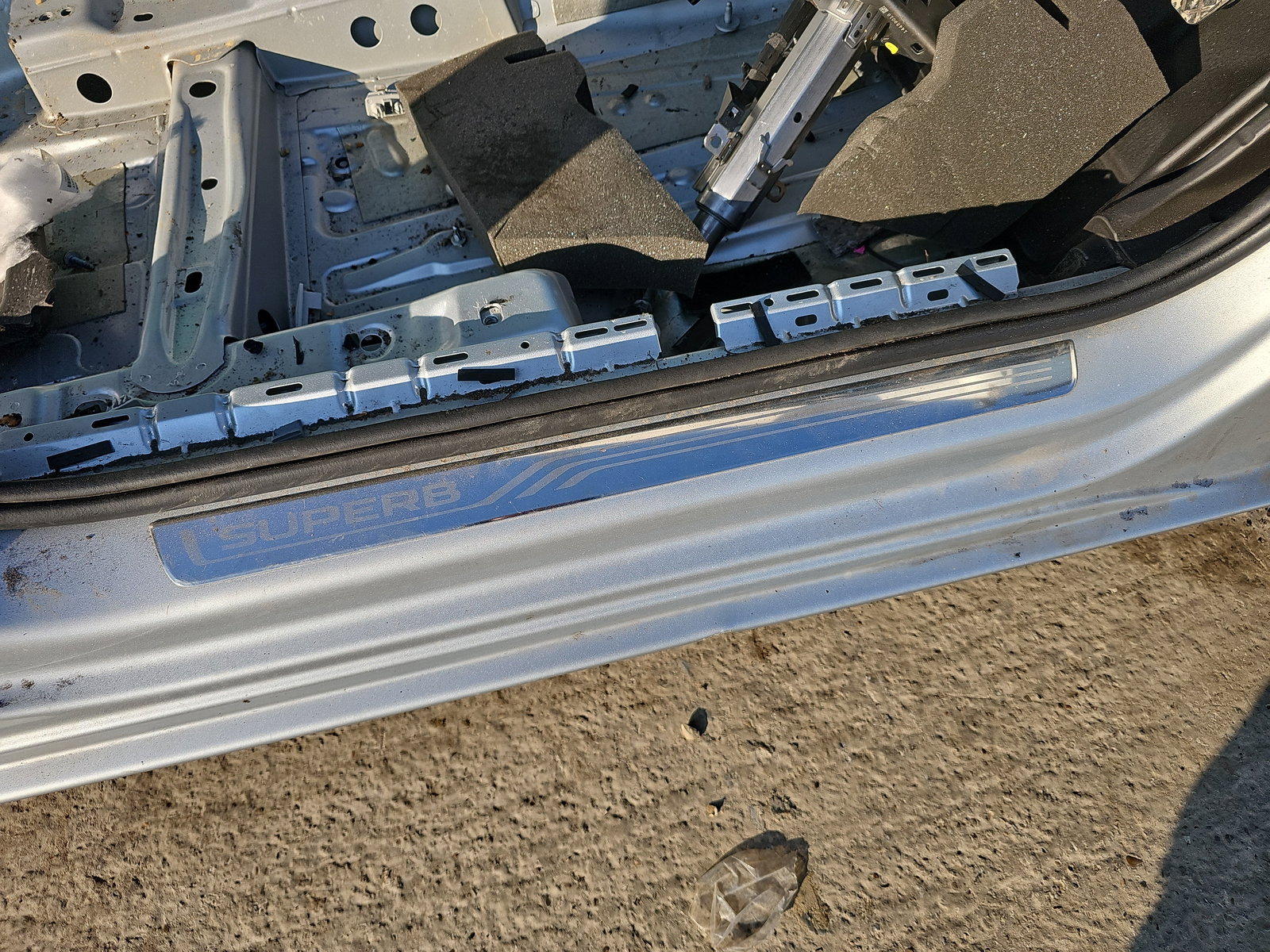 Ornament prag dreapta fata Skoda Superb III (3V3) [Fabr 2015-prezent] OEM - imagine 1