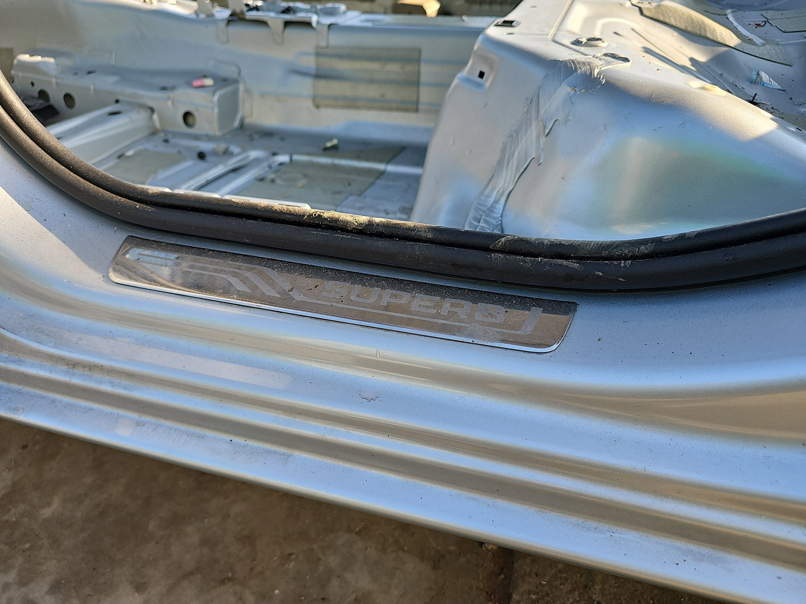 Ornament prag stanga spate Skoda Superb III (3V3) [Fabr 2015-prezent] OEM - imagine 2