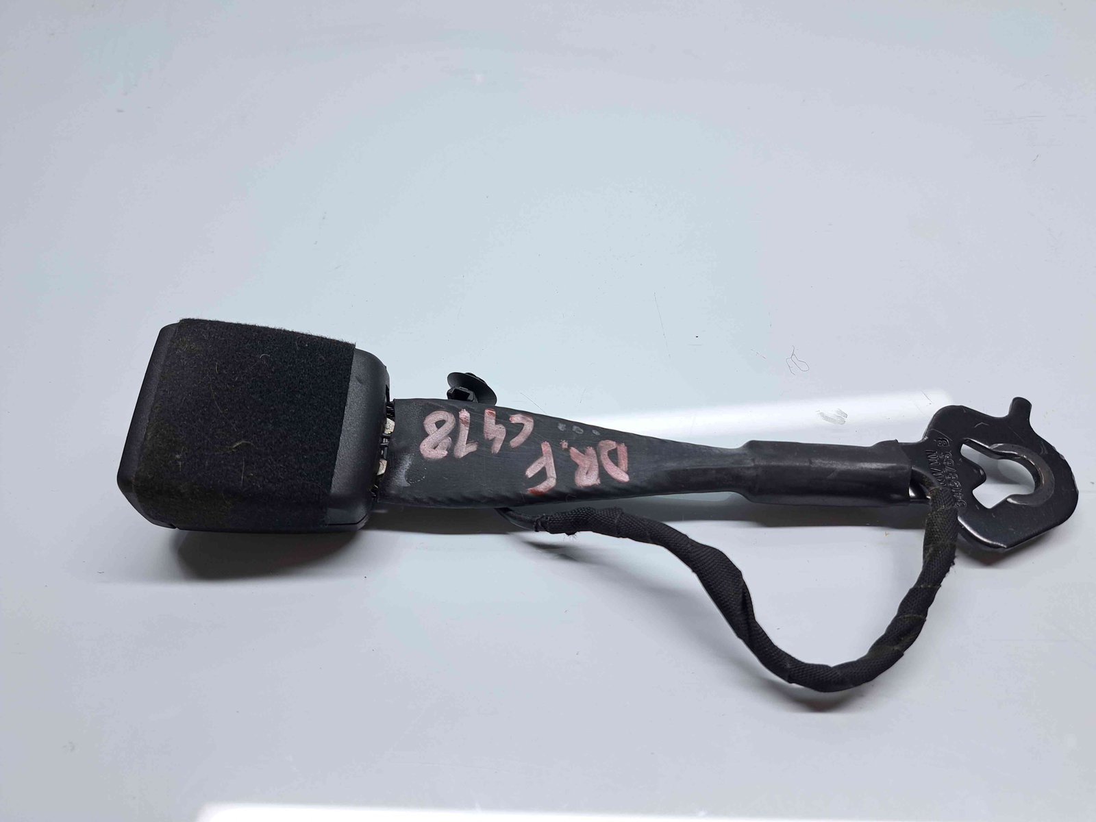 Capsa centura dreapta fata Skoda Superb III (3V3) [Fabr 2015-prezent] 3V0857755A - imagine 1