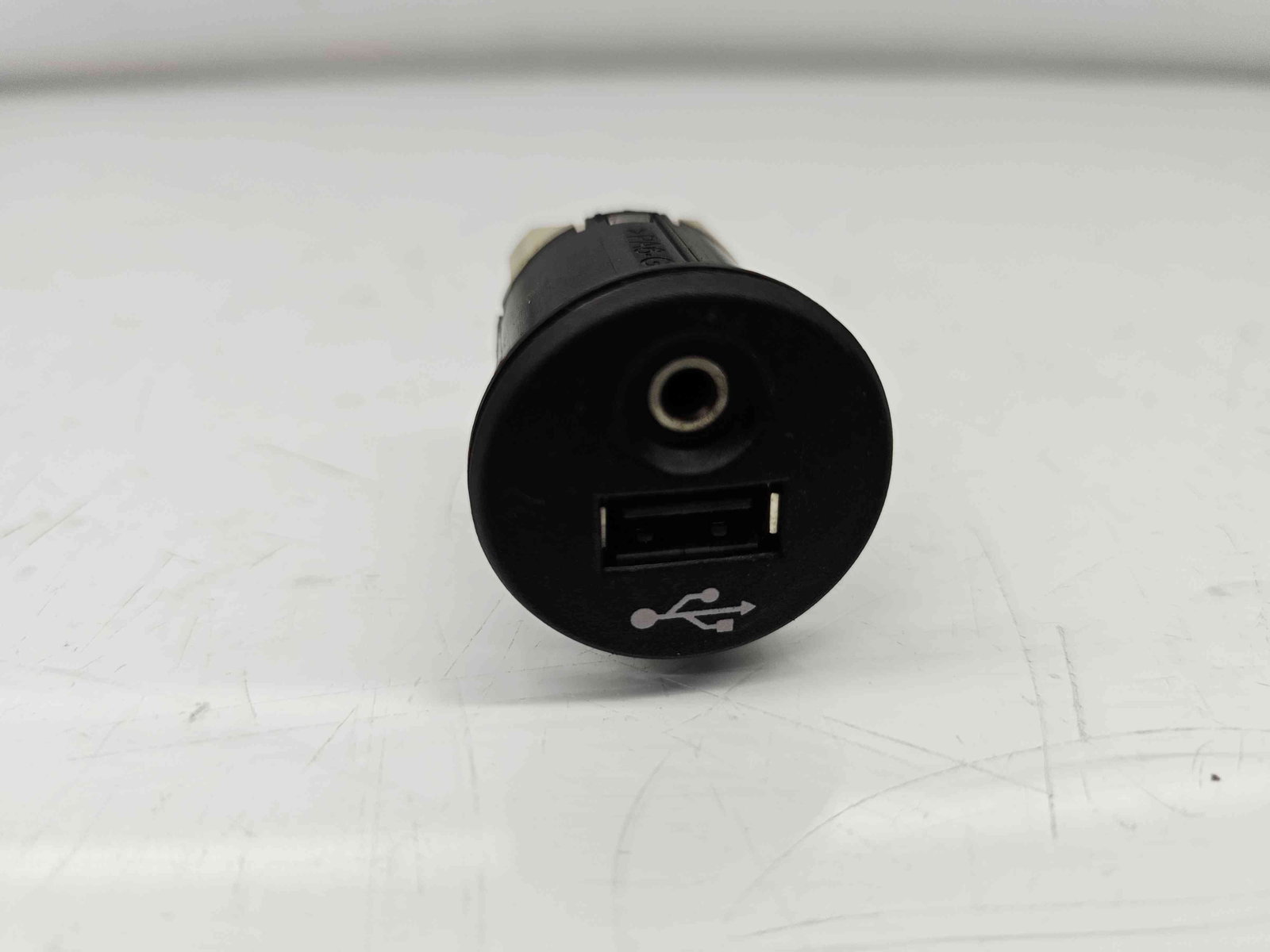 Conector auxiliar USB Nissan Qashqai [Fabr 2007-2014] OEM - imagine 4