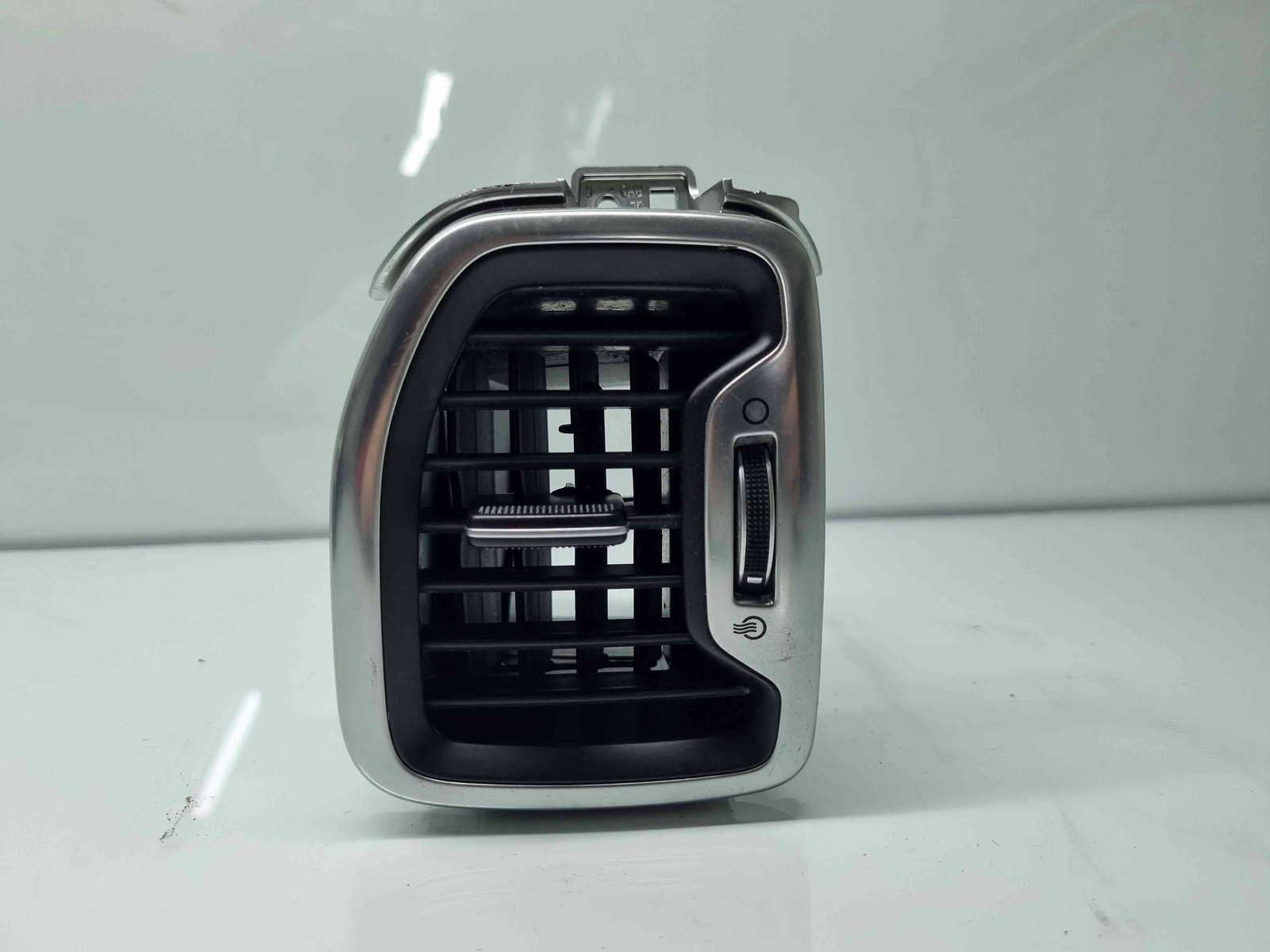 Grila aerisire dreapta Kia Sportage IV [Fabr 2016-2025] 97490F1900SA1 - imagine 1