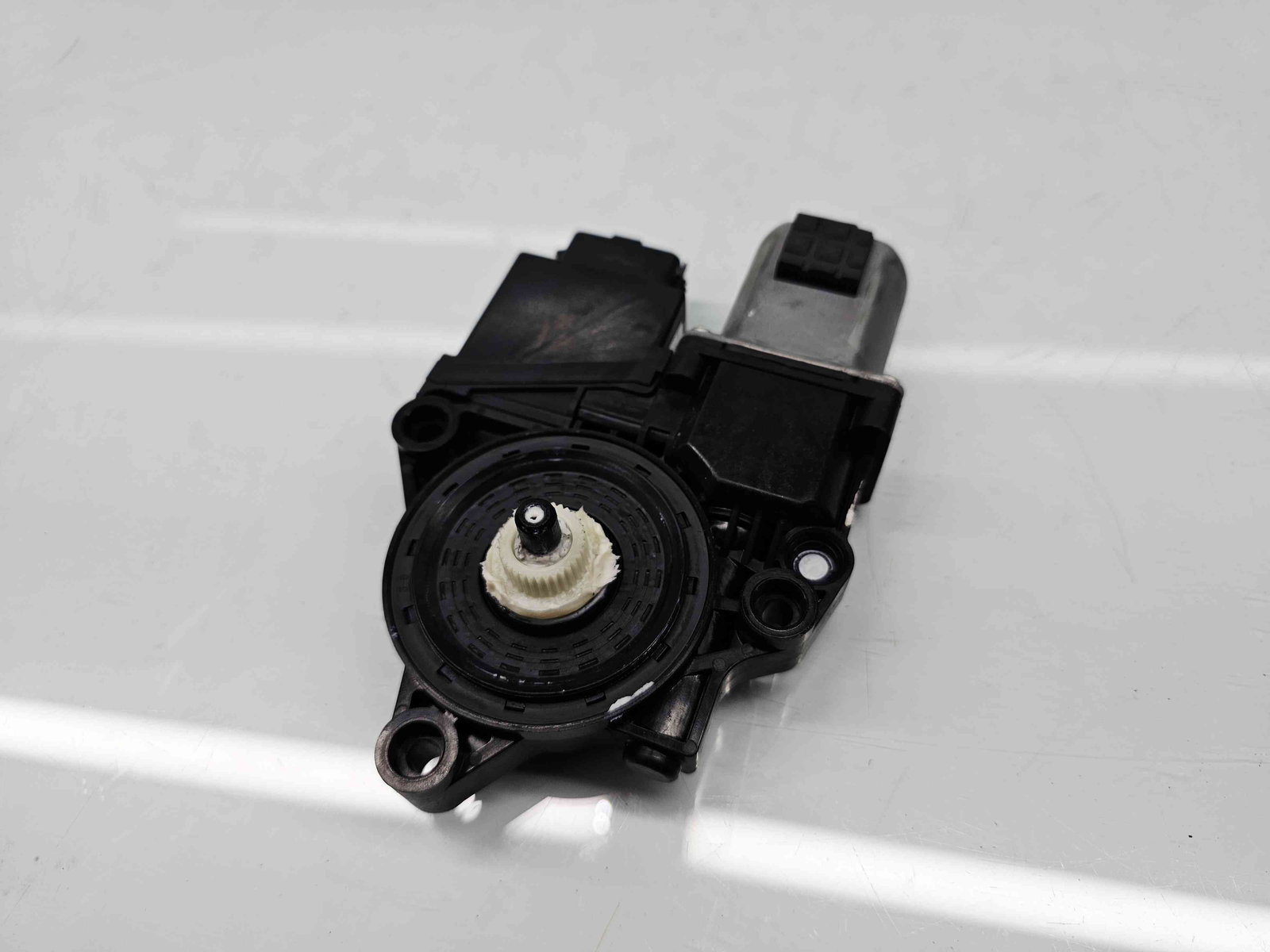 Motoras geam dreapta fata Kia Sportage IV [Fabr 2016-2025] 82460-F1010 - imagine 1