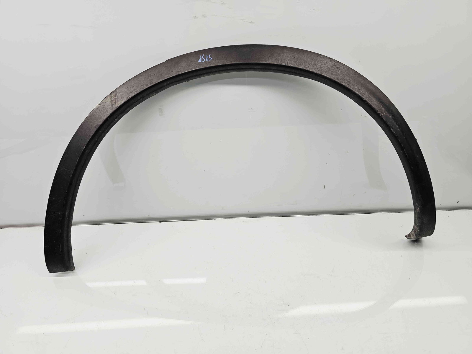 Ornament aripa stanga spate Nissan Qashqai [Fabr 2007-2014] 93829BR0 - imagine 1