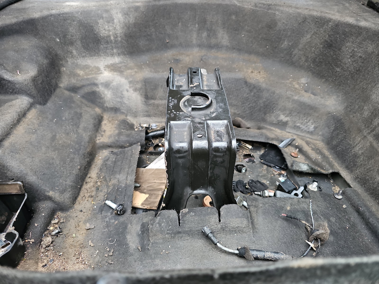 Suport roata rezerva AUDI A4 (8K5, B8) Avant [Fabr 2008-2015] 8K0802715A - imagine 2