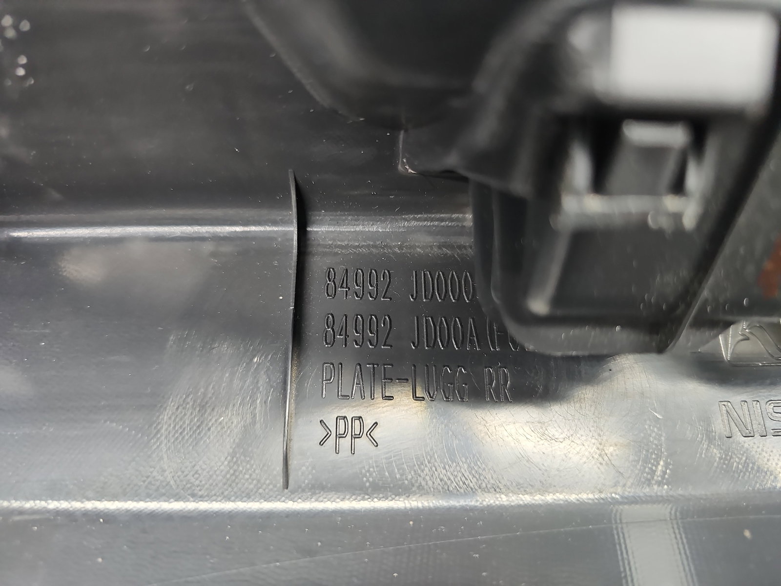 Ornament portbagaj Nissan Qashqai [Fabr 2007-2014] 84992JD000 - imagine 4