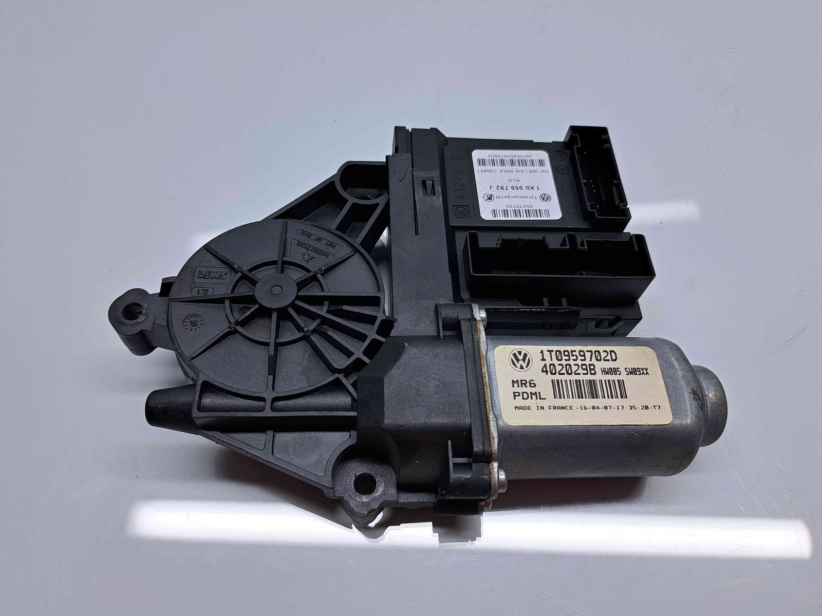 Motoras geam dreapta fata Volkswagen Caddy 3 (2KA, 2KH) [Fabr 2004-2009] 1T0959702D / 1K0959792J - imagine 3