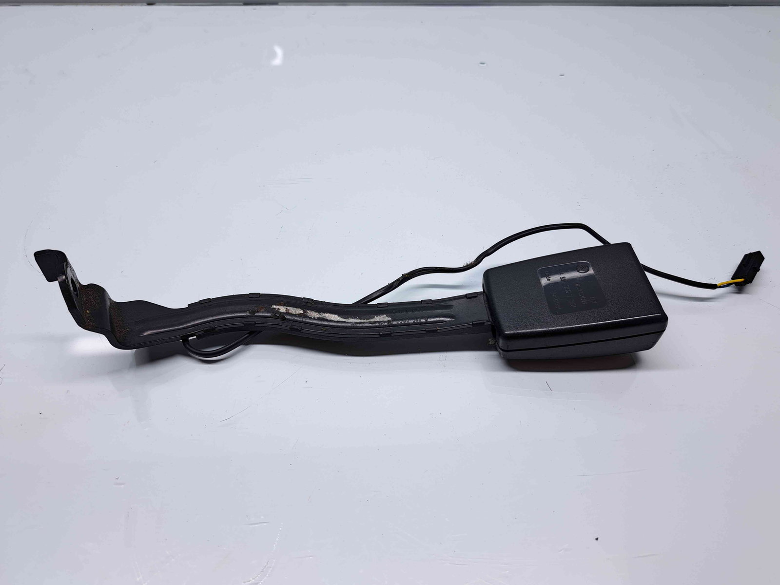 Capsa centura dreapta fata Volkswagen Golf 6 (5K1) [Fabr 2009-2013] 1K4857756T - imagine 1