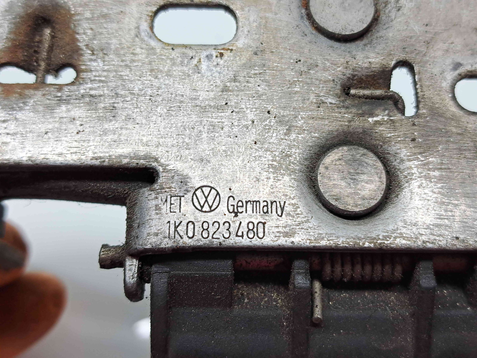 Maner deschidere capota Volkswagen Golf 6 (5K1) [Fabr 2009-2013] 1K0823480 - imagine 4