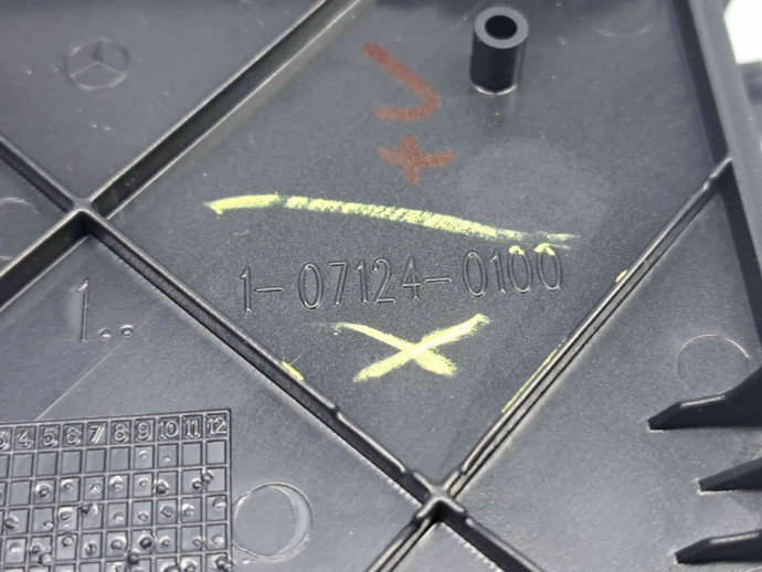 Ornament consola centrala Mercedes Clasa B (W245) [Fabr 2005-2011] A1071240100
