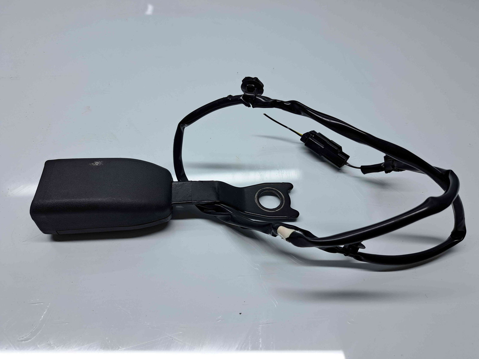 Capsa centura dreapta fata MITSUBISHI Outlander II [Fabr 2006-2015] 6054291A - imagine 2