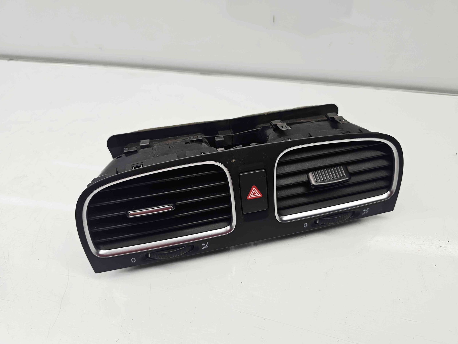 Grila aerisire centrala Volkswagen Golf 6 (5K1) [Fabr 2009-2013] 5K0819728 - imagine 1