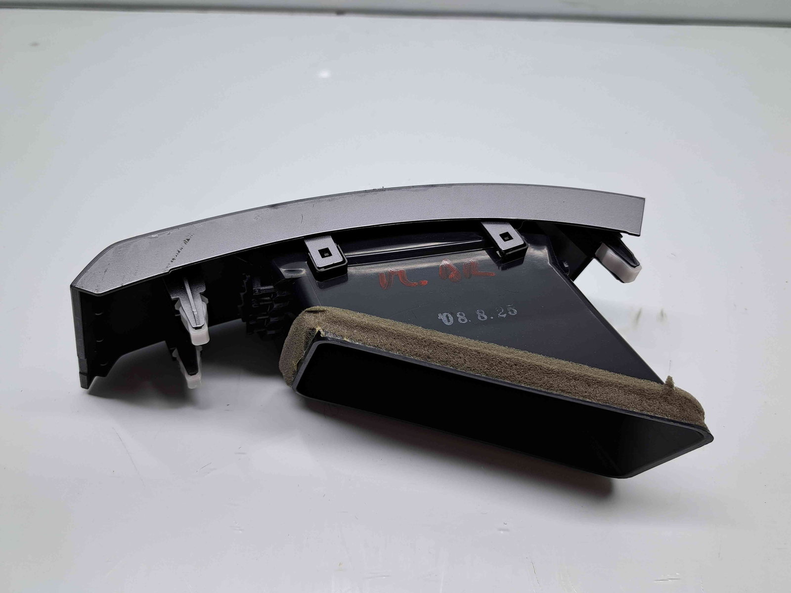 Grila aerisire centrala MITSUBISHI Outlander II [Fabr 2006-2015] 8030A014ZZ - imagine 3