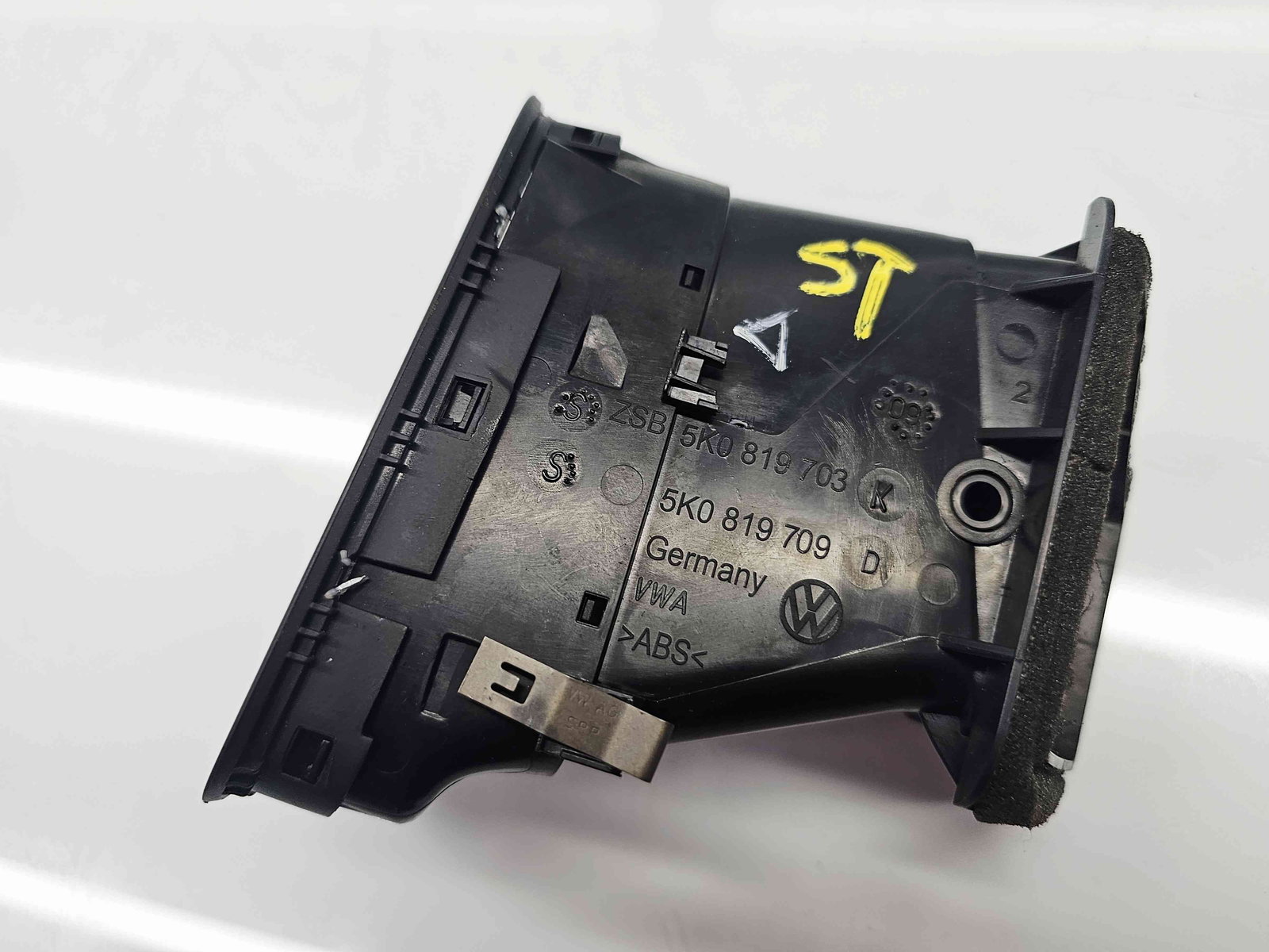 Grila aerisire stanga Volkswagen Golf 6 (5K1) [Fabr 2009-2013] 5K0819709 - imagine 2