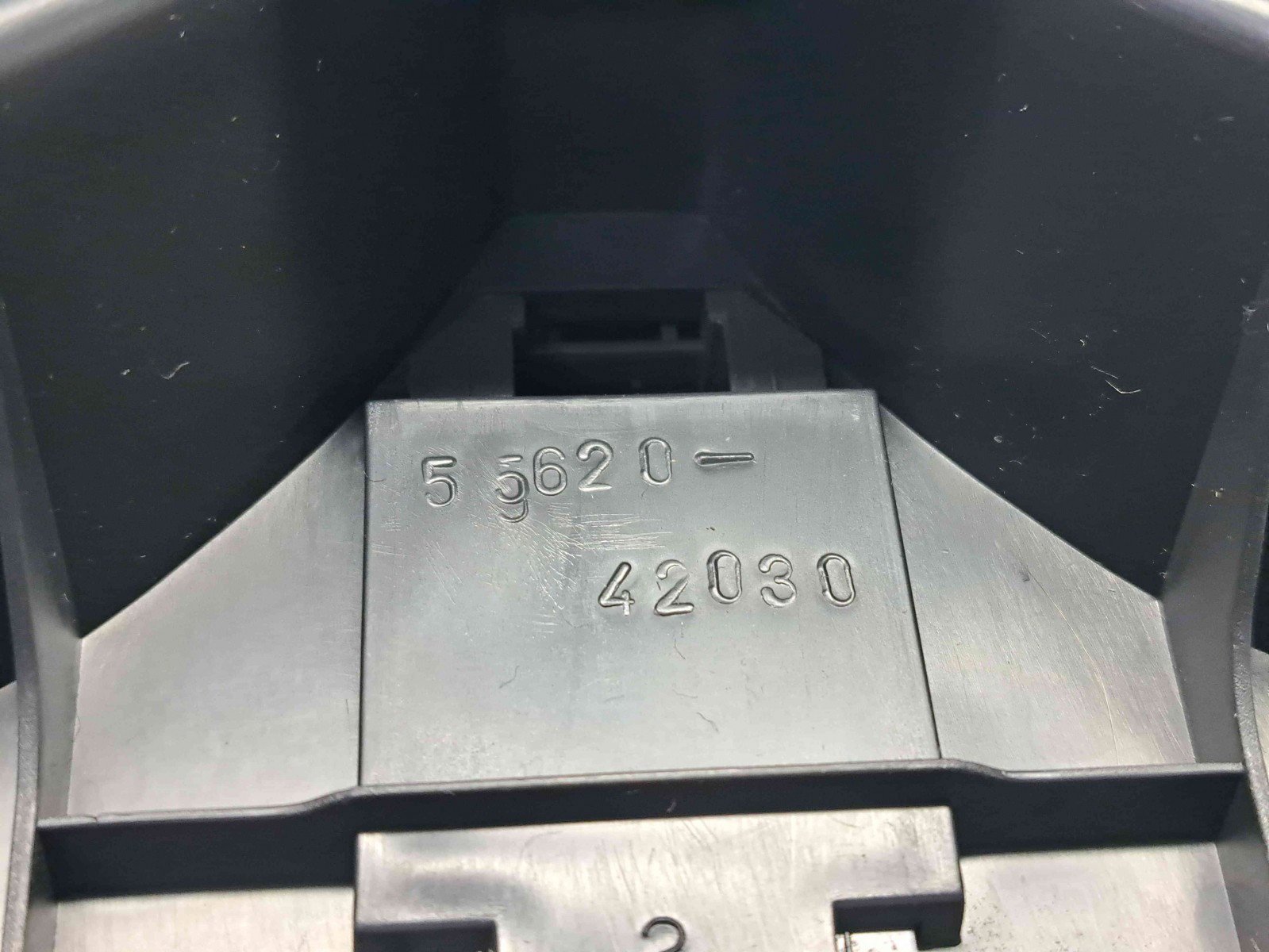 Suport pahare Toyota Rav 4 II (CLA2, XA2, ZCA2, ACA2) [Fabr 2000-2006] 55620-42030 - imagine 2