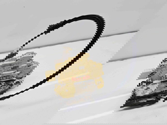 Broasca usa stanga fata Volkswagen Passat B6 Variant (3C5) [Fabr 2005-2010] 3C1837015A