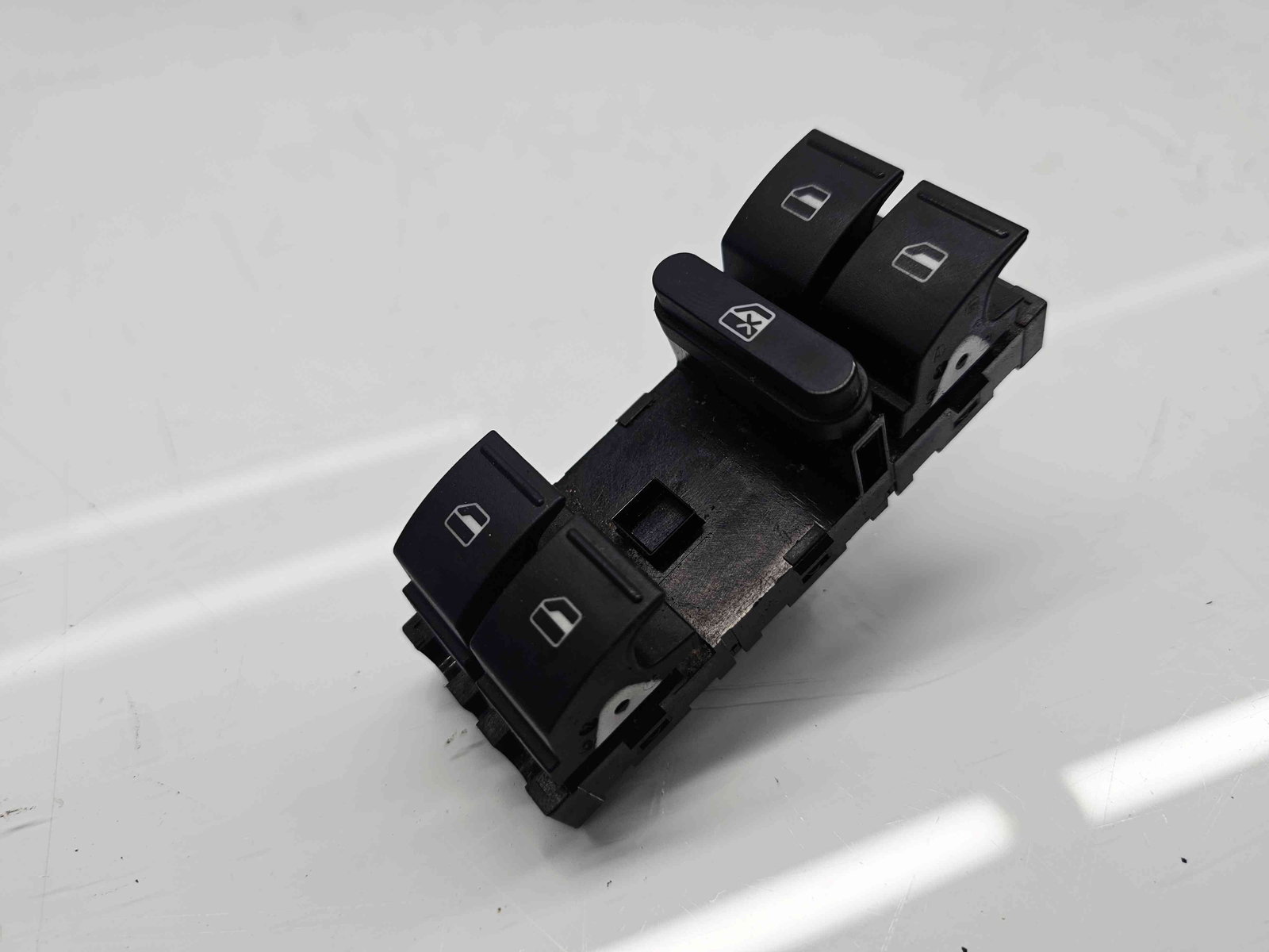 Butoane comanda geamuri sofer Volkswagen Passat B7 (362) [Fabr 2010-2014] 1K4959857B - imagine 1