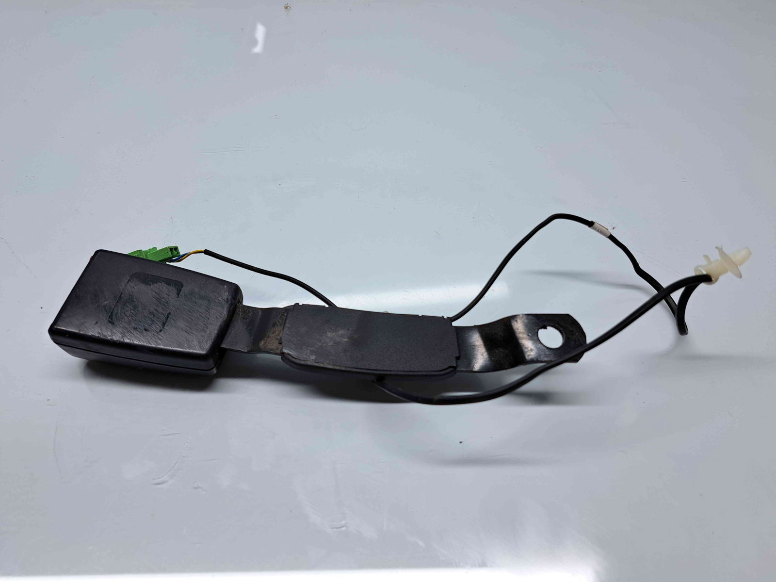 Capsa centura dreapta fata Volkswagen Polo (6R) [Fabr 2009-2016] OEM - imagine 1