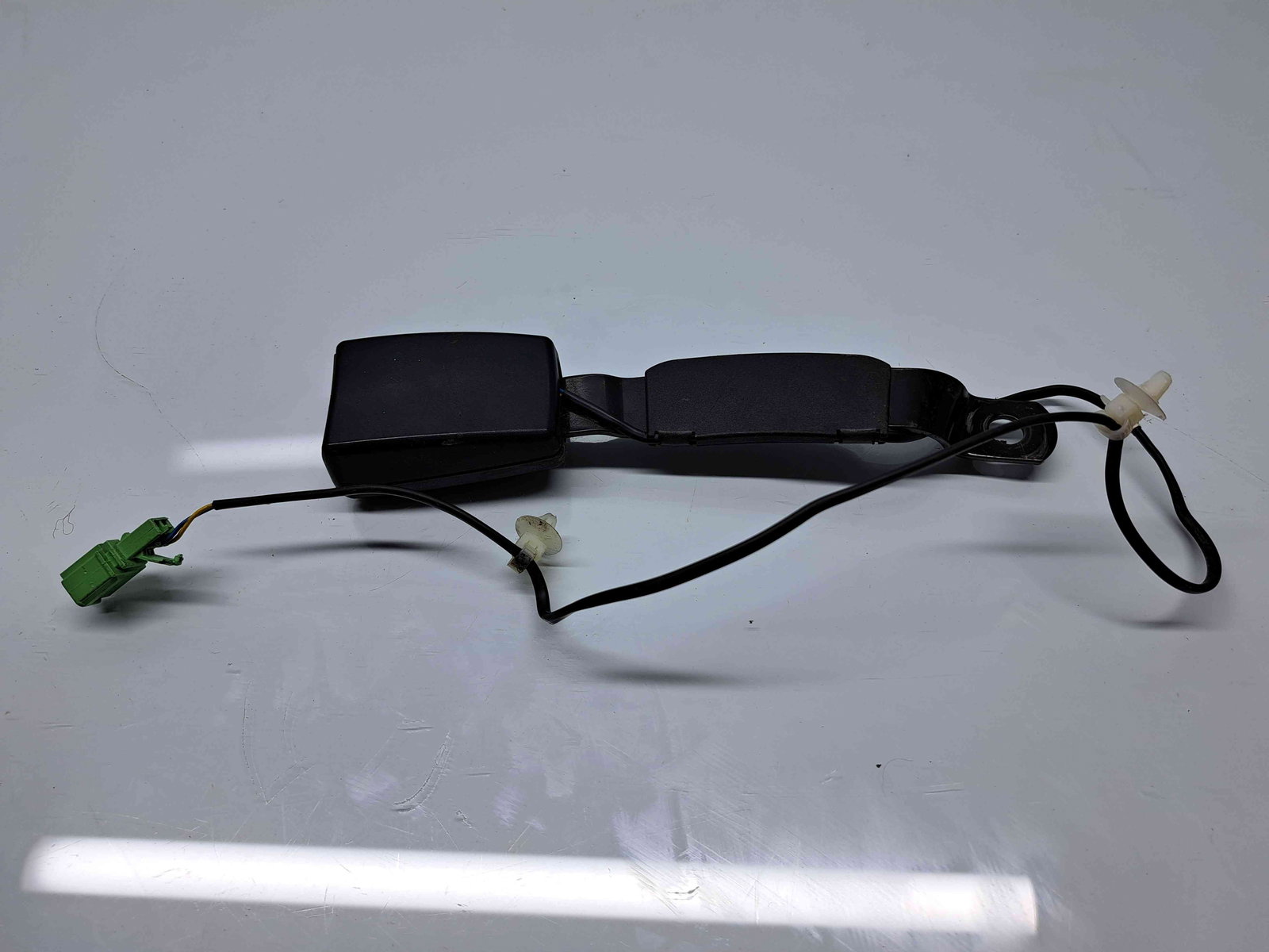 Capsa centura dreapta fata Volkswagen Polo (6R) [Fabr 2009-2016] OEM - imagine 2