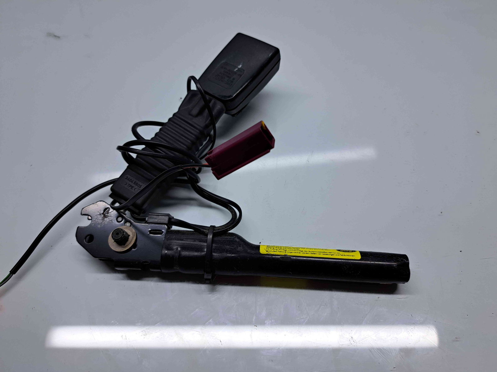 Capsa centura dreapta fata Ford Kuga I [Fabr 2008-2012] 8V41-A61208-AB - imagine 3