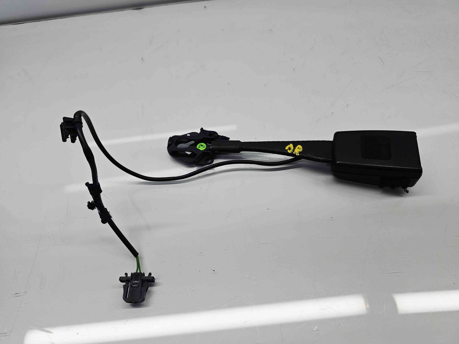 Capsa centura dreapta fata Audi A4 (8K2, B8) [Fabr 2008-2015] 8K0857755D - imagine 2