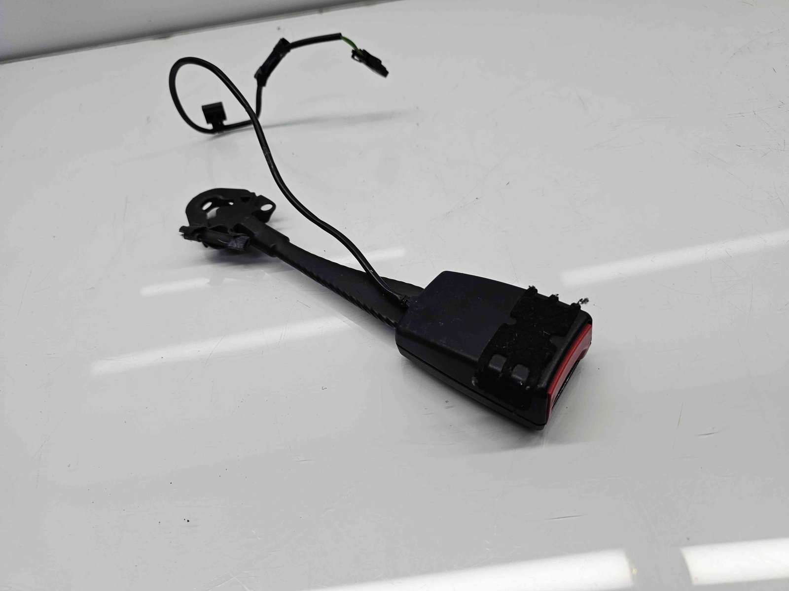 Capsa centura dreapta fata Audi A4 (8K2, B8) [Fabr 2008-2015] 8K0857755D - imagine 3