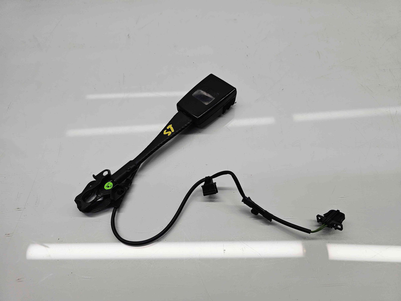 Capsa centura stanga fata Audi A4 (8K2, B8) [Fabr 2008-2015] 8K0857755D - imagine 1