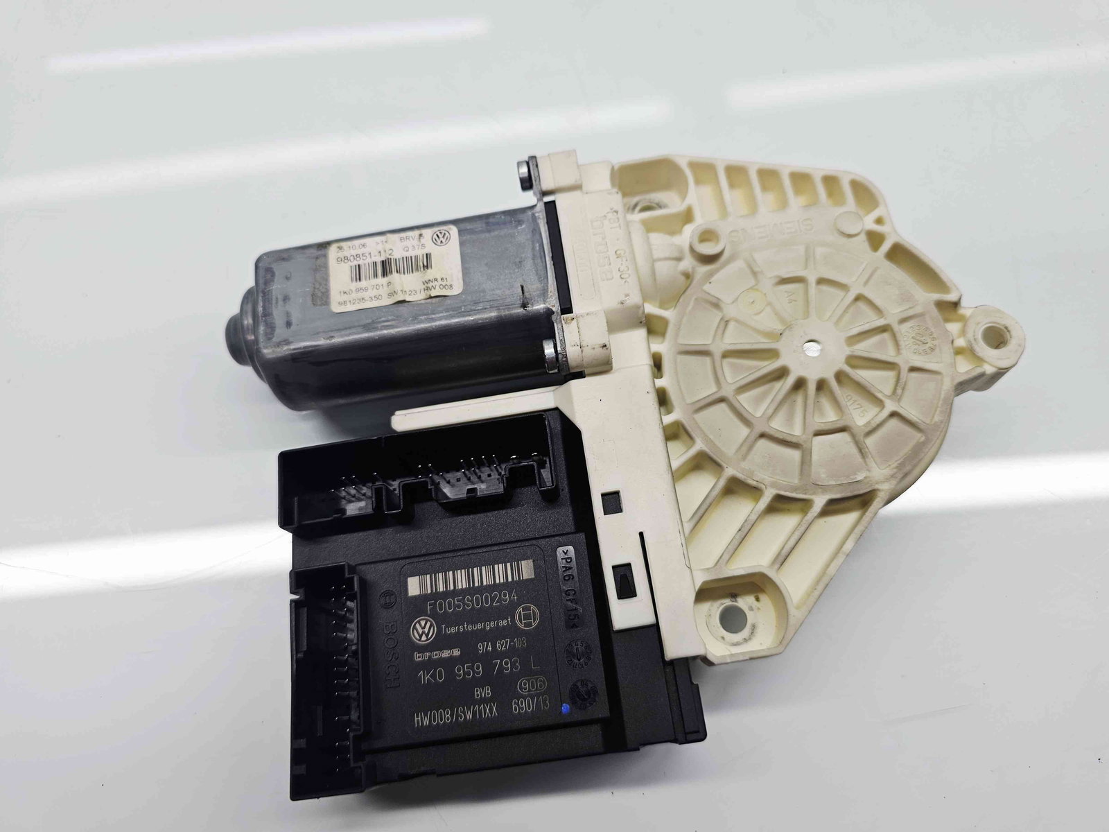 Motoras geam stanga fata Volkswagen Passat B6 Variant (3C5) [Fabr 2005-2010] 1K0959701P - imagine 4